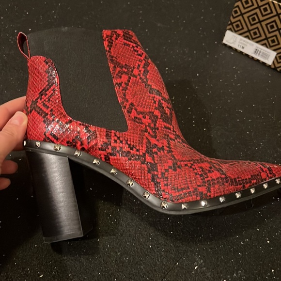 Charles by Charles David Dodger snake print booties 11 - Picture 2 of 8